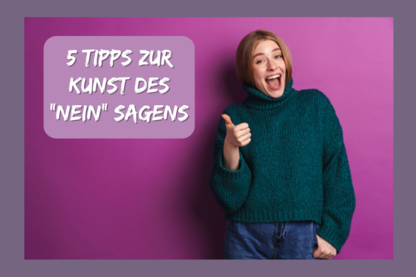 Frau mit einem Daumen hoch, da es nun um 5 Tipps geht, wie man leichter Nein sagt.